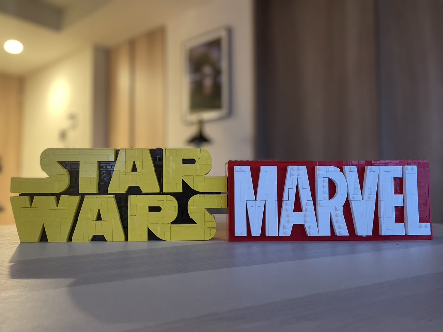 LEGO 75407 スター・ウォーズロゴ 76313 MARVELロゴとの配置画像